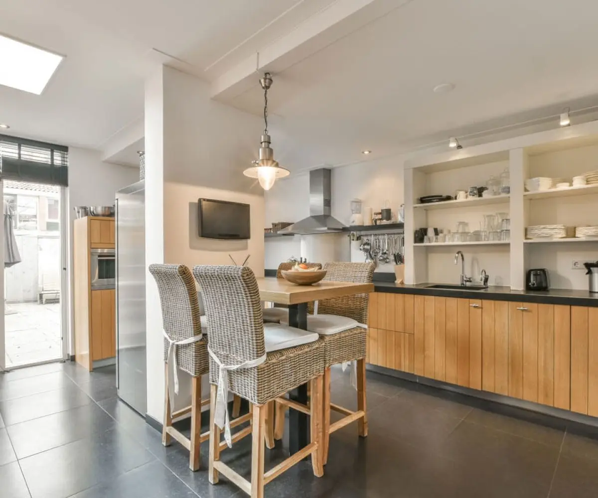 spacious-dining-room