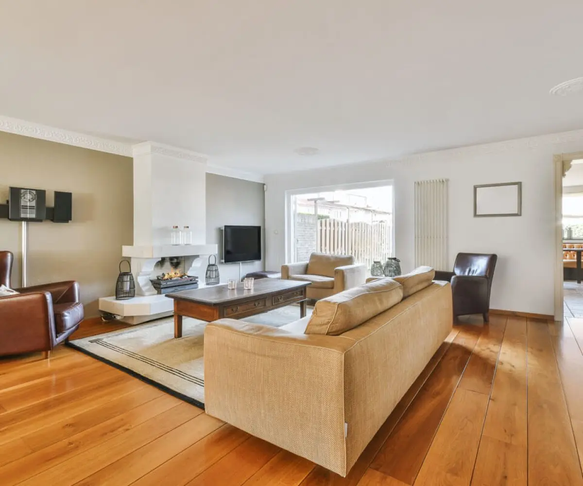 light-living-room-with-balcony-door (1)